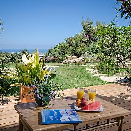 Above The Sea Bed and Breakfast Ein Hod Exterior foto